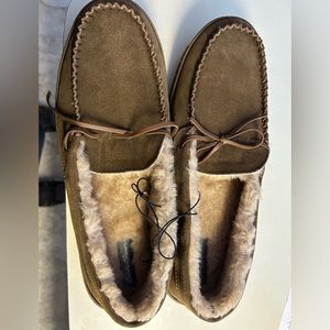 New never been worn, Men’s house shoes